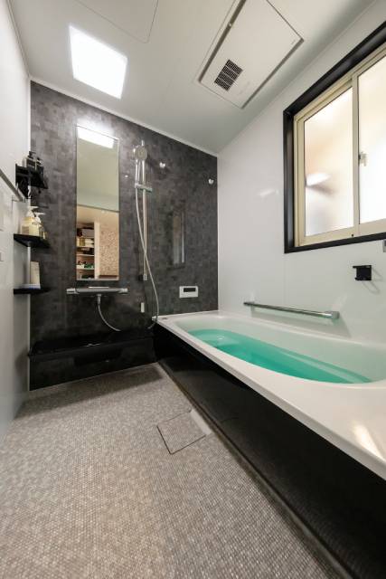 脱衣室とつながる、快適な浴室リフォーム